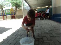 Brincadeiras com água no Infantil III!