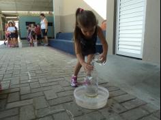 Brincadeiras com água no Infantil III!