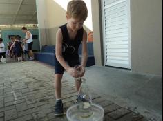Brincadeiras com água no Infantil III!